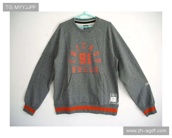 防风外套在寒冷环境下进行篮球热身时的保暖优势